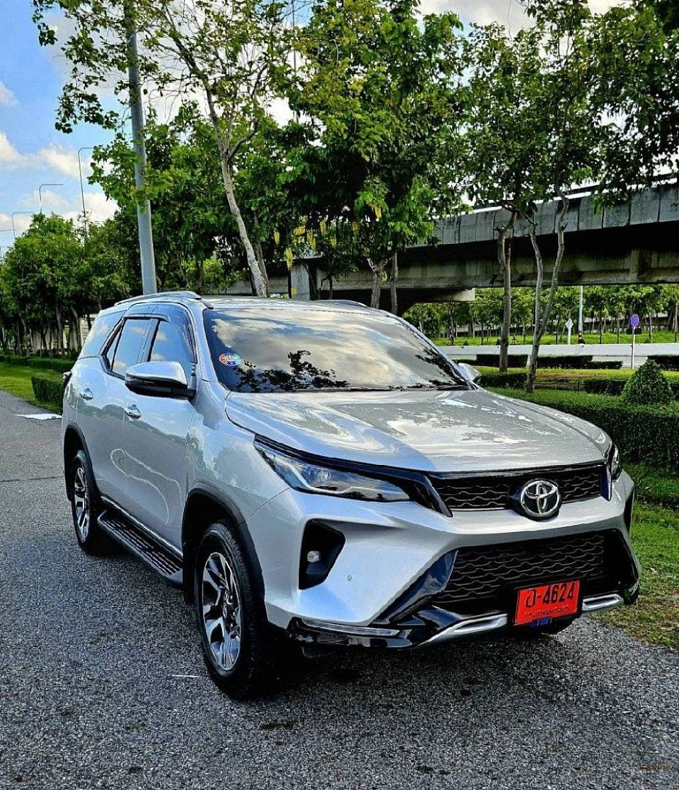 Bomtaxi บริการด้วยรถ suv 7ที่นั่ง