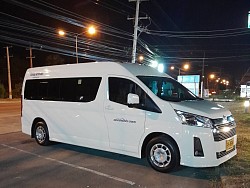 Bomtaxi Service บริการรถตู้ VIP.รุ่นใหม่ เหมาะกับการเดินทางหลายคน 7-9 ท่าน